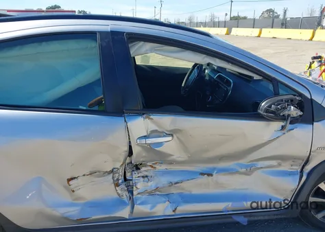 2018 Toyota Prius C One z USA, uszkodzony, nr VIN JTDKDTB35J1601907